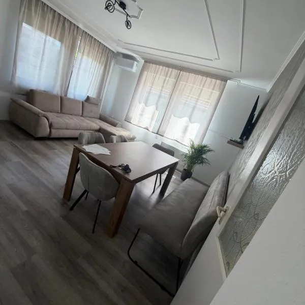 Ide Vissza apartman 3, hotel in Siófok