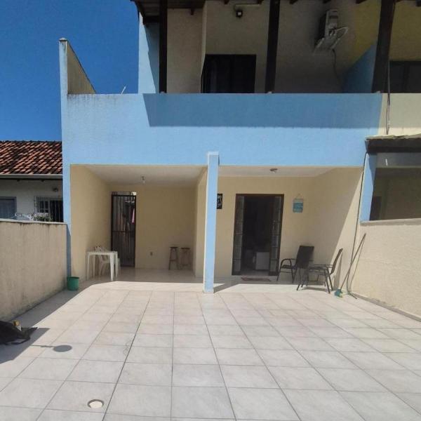 Lindo sobrado em Bombas para 4 pessoas