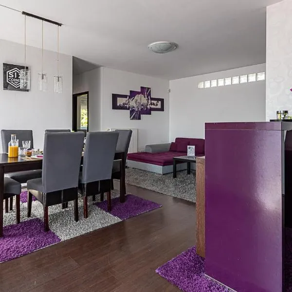 Six Corners Mystic Corner City View Balcony Apartment, hotel di Pecs
