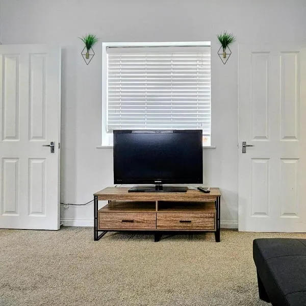Stylish Central Watford Stay 5 Mins to Stations 2 Hilton House, Leavesden Road, hotel in Watford