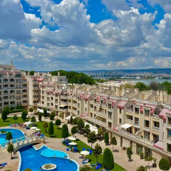 Above the Sea Luxury Apartment, hotel di Varna City
