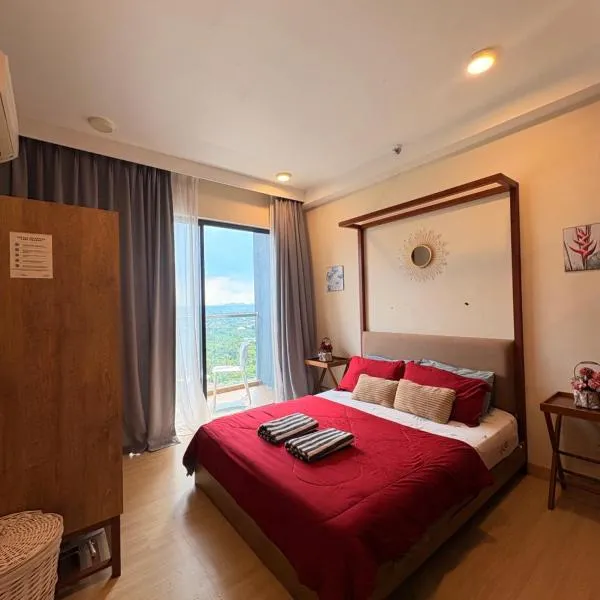 Timurbay Seafront Residence by Zbay Home: Kuantan şehrinde bir otel