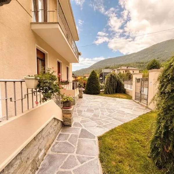 Casa GioBet Vista sulle Alpi, giardino & relax, hotel em Caddo