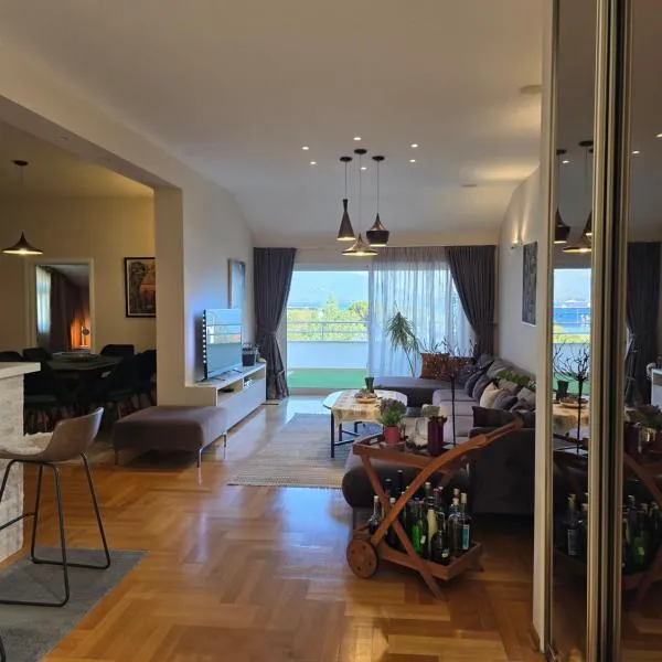 Sea View Apartment، فندق في بييلا