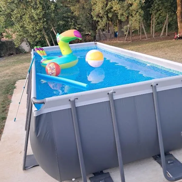 Au doux rêve gite avec piscine et spa privés, hotel i Puyfebert