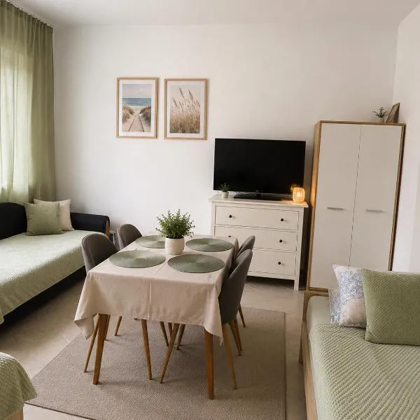 Pomarańczowy Domek, hotel em Junoszyno