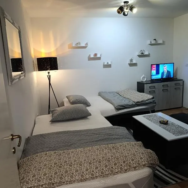 Apartman Angela、フォチャのホテル