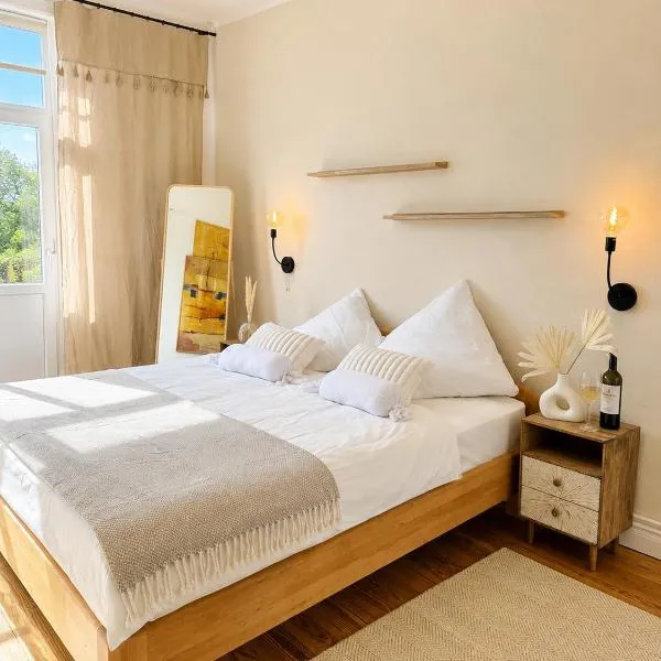 Velmora Boutique Suites - Exklusive Terrassenwohnung im Herzen Lübecks, hotel in Lübeck