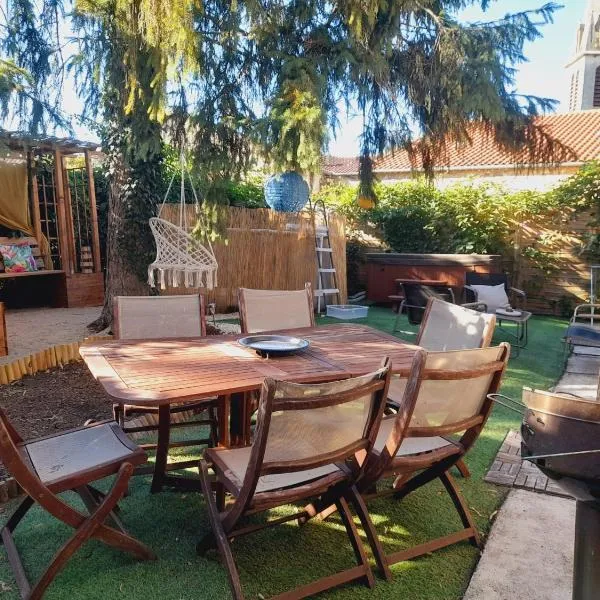 La villa bohème, climatisée avec piscine, khách sạn ở Villeneuve-sur-Lot