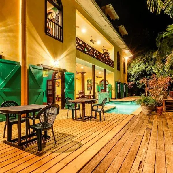 Family Suite @ Mahogany Hall, hotel in San Ignacio