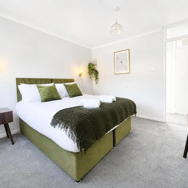 2 Bd House with Free Parking for Contractors and Families, ξενοδοχείο σε Kempston