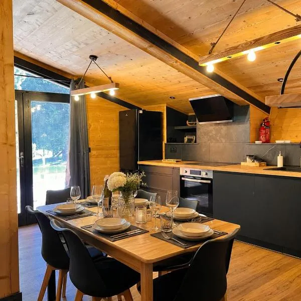 Chalet l'Epicéa T3 en forêt avec Terrasse & Jardin à 5 min à pied des pistes P2 et commerces, khách sạn ở Bolquere Pyrenees 2000