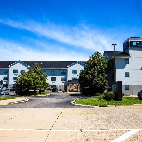 MainStay Suites Chicago Hillside، فندق في هيلسايد