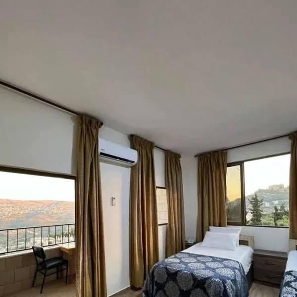 Al-jabal castle Hotel - Ajloun, מלון בעג'לון