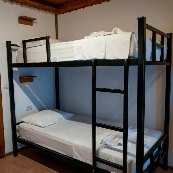 Beds Hostel, hotel di Gjirokaster