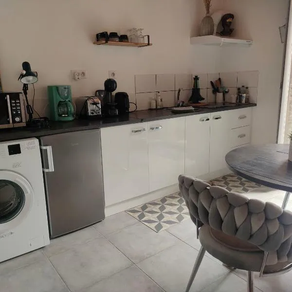 La Suite 27 bis, maison indépendante avec terrasse, proche gare et centre, hotel em Guingamp