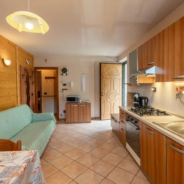 Il Giardino delle Dolomiti Apartment & Free Park, hotel u gradu 'Pinzolo'
