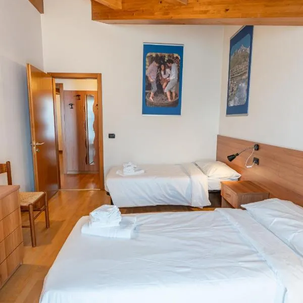 Dolomiti Ski & Green Lodge Apartment & Free Park, hotel en Pinzolo