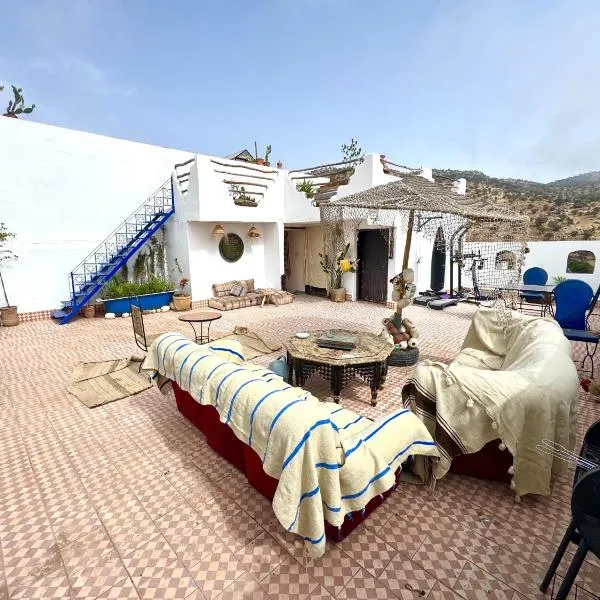 Farissi's Zawya Surf House, hotel in Aourir