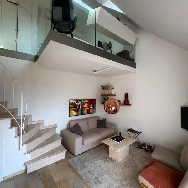 Modern 1 bed duplex in Limperstberg,盧森堡的飯店