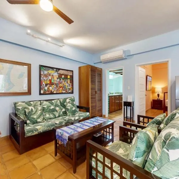 Condo #24 @ Beachside Villas, Hotel in Placencia Village