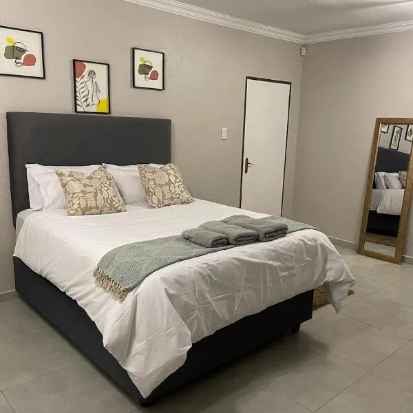 Moonlight Ranch Farm Stay near Hartbeespoort, hotel a Pretòria