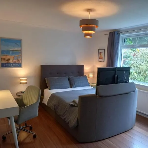 Oceans 7 Beach flat, hotel u gradu 'Canford Cliffs'