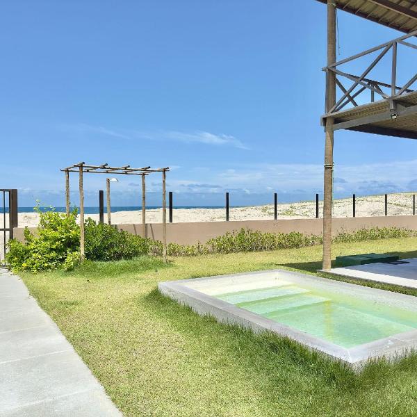 Beachfront Duplex A, por Be My Guest