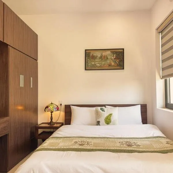 Floating Flowers Homestay، فندق في دا نانغ