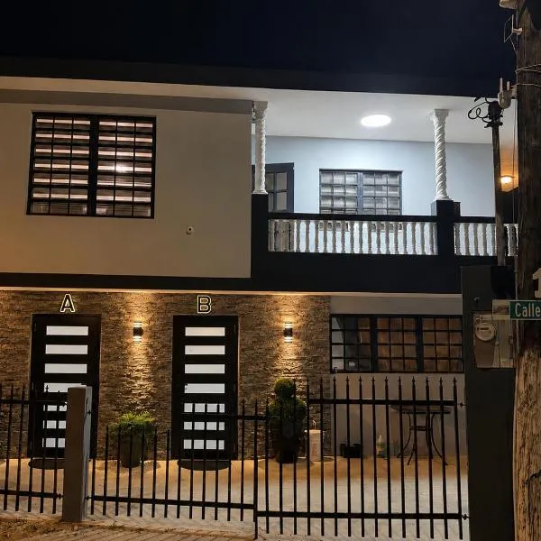 Aguadilla Beach Apartment B Steps from the beach, hotel v destinaci Aguadilla