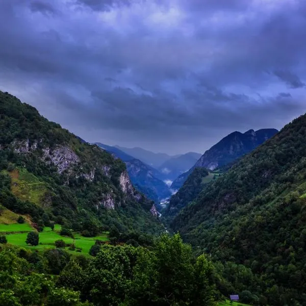 Auberge Toison d'Or, hotell i Cette-Eygun