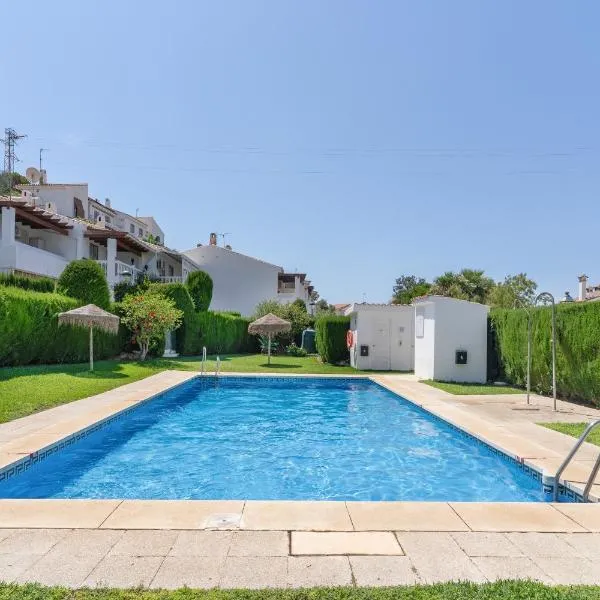 Chalet Adosado Con Piscina, hotel i Cala del Moral