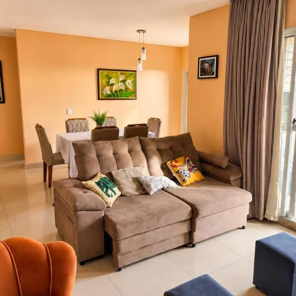 Apartamento completo com AR a 10 minutos do Mangueirão, hotel v destinácii Belém