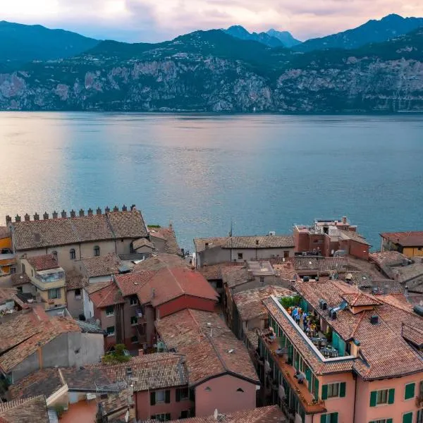 Hotel Lago Di Garda, ξενοδοχείο στο Μαλτσεζίνε