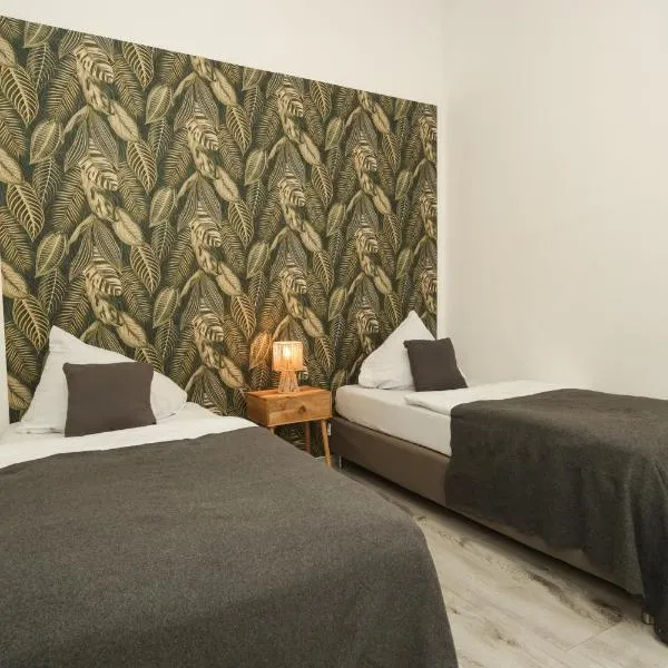 Apartment Central 10B 40qm Wi-Fi free Parking calm back house, hotel in Dortmund
