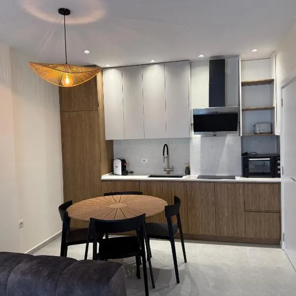 DUA' s apartments, next to Ilyonis Hotel, hotell sihtkohas Shëngjin