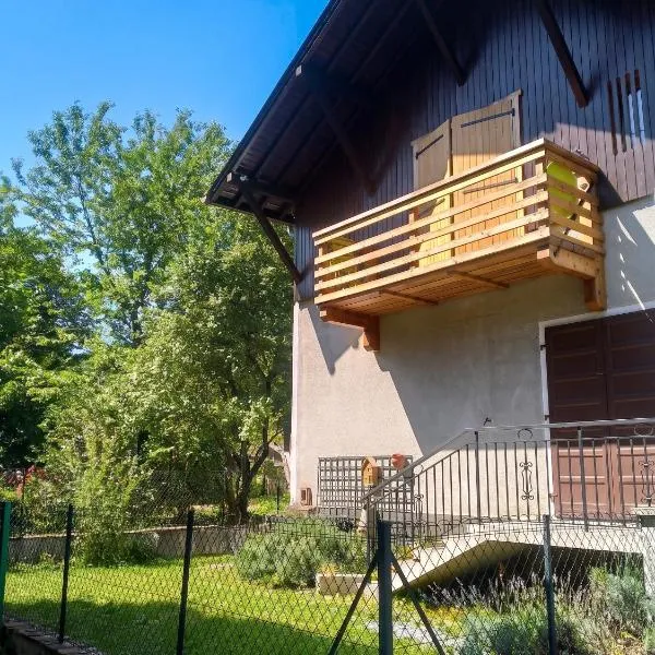 Studio confortable à Taninges, 25 m² avec vue sur jardin, hotel Taninges-ben