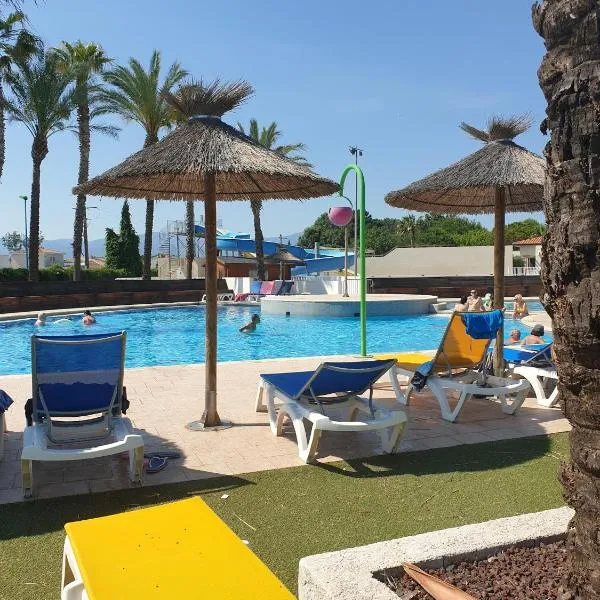 Bungalow charmant à Saint-Cyprien + Piscine partagée, hotel in Saint-Cyprien