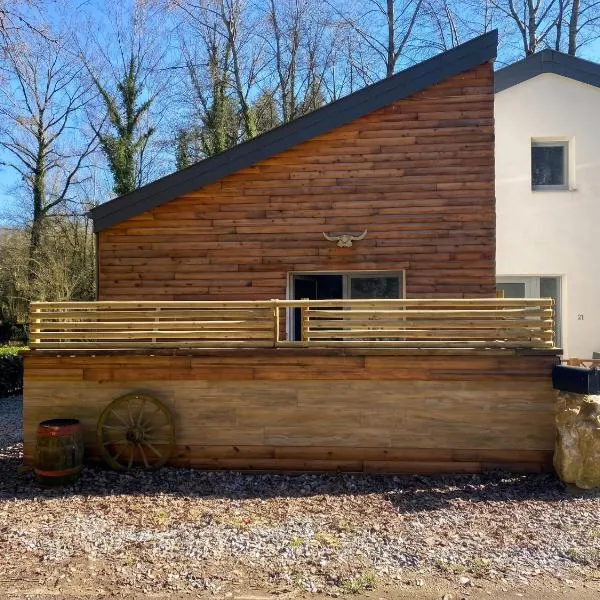 Charming apartment in Walcourt, 30 m², with terrace – hotel w mieście Walcourt