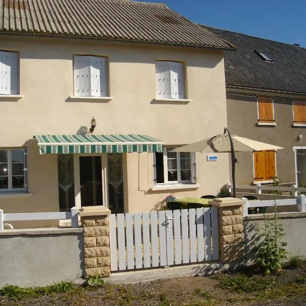 Maison de charme à Valuéjols avec vue sur les montagnes, hotel en Valuéjols