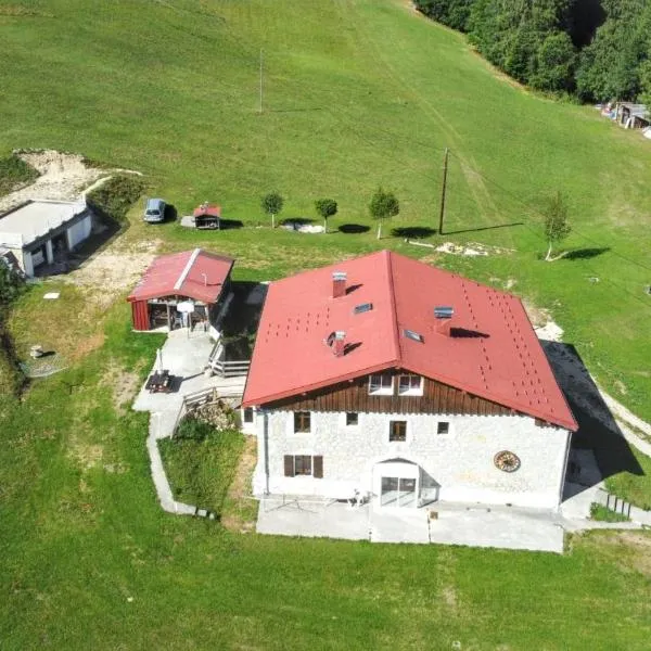 Maison isolée et calme à Septmoncel avec vue sur montagne, hôtel à Septmoncel