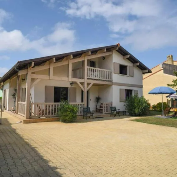 Villa avec piscine et jardin, Gujan-Mestras, hotel a Gujan-Mestras
