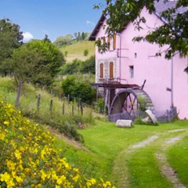 Maison charmante à Chirens avec jardin clôturé، فندق في Chirens