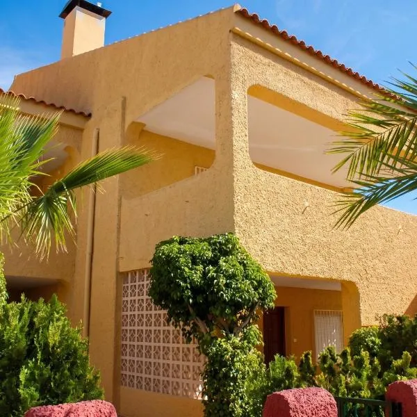 Spacious apartment near Puerto de Mazarrón with terrace: Puerto de Mazarrón'de bir otel