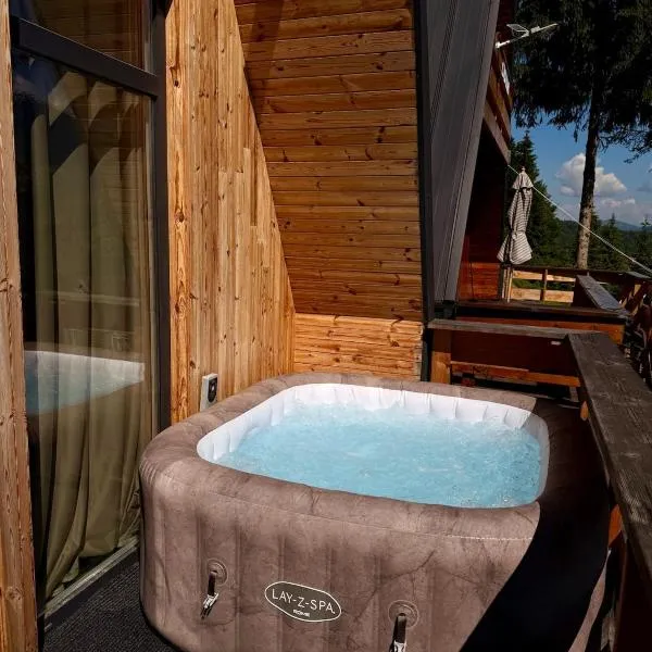 A-Frame Cabin Fizzy Colibița, Jacuzzi, TV & Terasse, hotel i Colibiţa