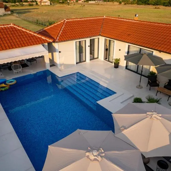 Amon Private Pool Residence, hotell i Podgorica