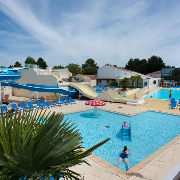 Bungalow charmant à Saint-Jean-de-Monts avec piscine partagée, hotel in Saint-Jean-de-Monts