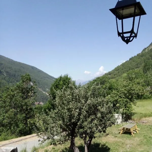 Chambres d'hôtes 05 Crévoux, готель у місті Crévoux