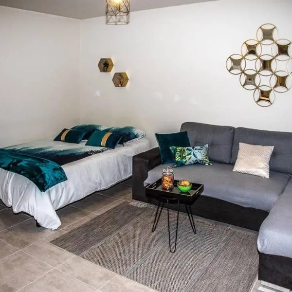 Studio confortable à Abondant, 30 m² avec jardin équipé, хотел в Abondant