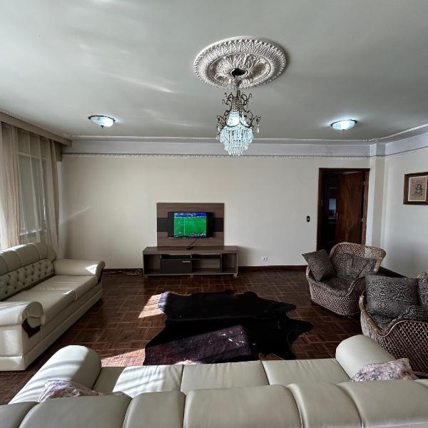 Grande Apartamento no Coração de Curitiba